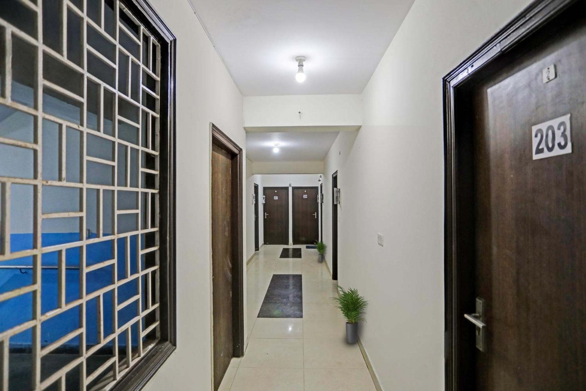 Hotel O Kalkaji Delhi 4*